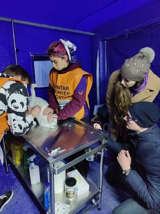 Volunteers with Ukranian refugees and their pet