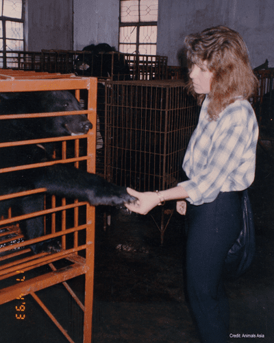Jill holding Hong's paw in 1993 | Credit: Animals Asia